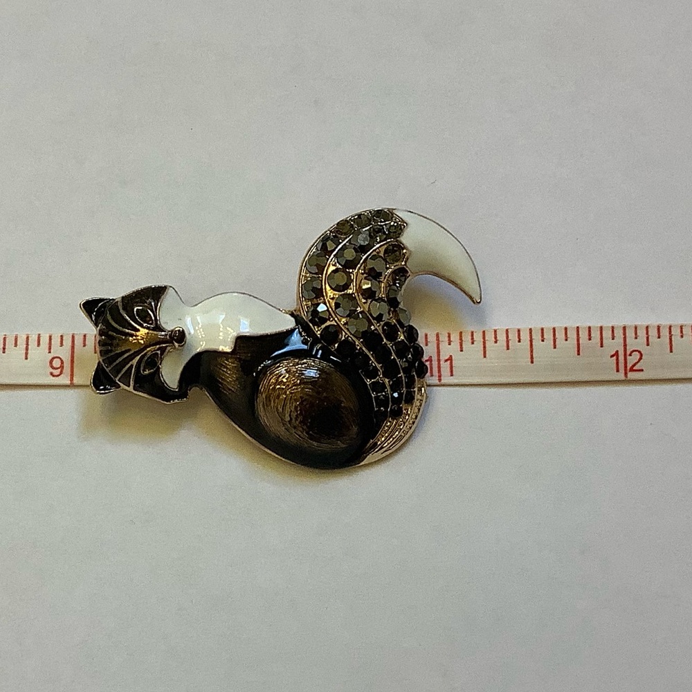 Brown and White Fox Brooch/Pendant - Picture 5 of 5